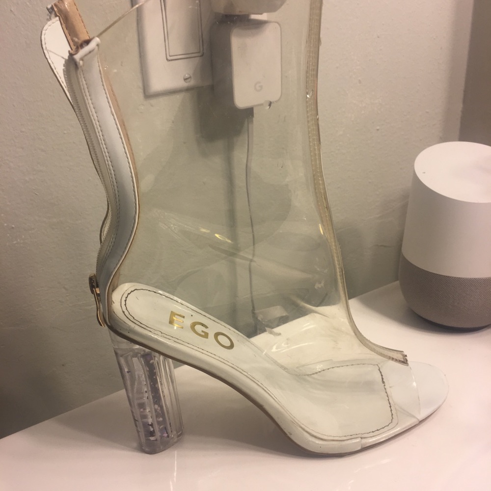 Perplexed heels with glitter